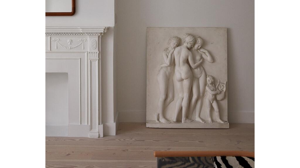 The store was designed with a minimalist aesthetic as a tribute to Sophie Bille Brahe’s Danish roots. Seen here is a sculpture by Bertel Thorvaldsen, a Danish-Icelandic sculptor. Bertel Thorvaldsen Sculpture